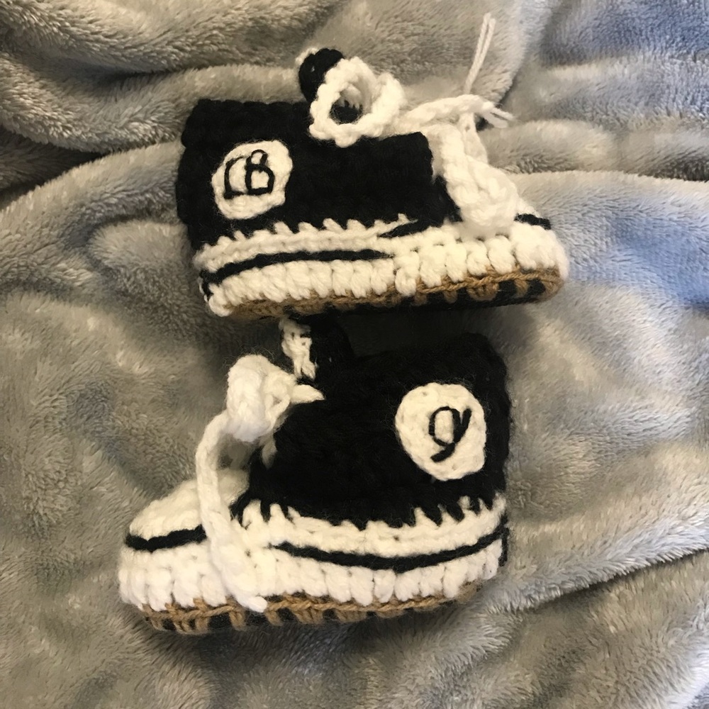 Converse crochet walking shoes size 3-6 months